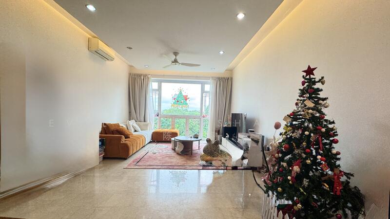 Spacious Living Room Pool Greener View