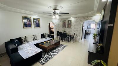 For Sale - 352 Hougang Avenue 7