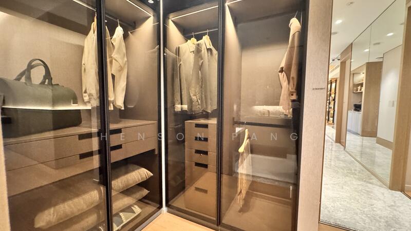 Master Walk-through Wardrobes