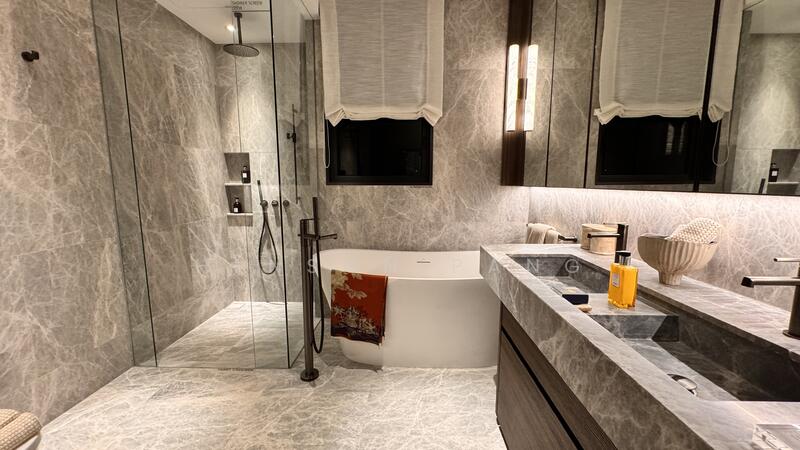 Comes with ROCA KHROMA Bath Tub 