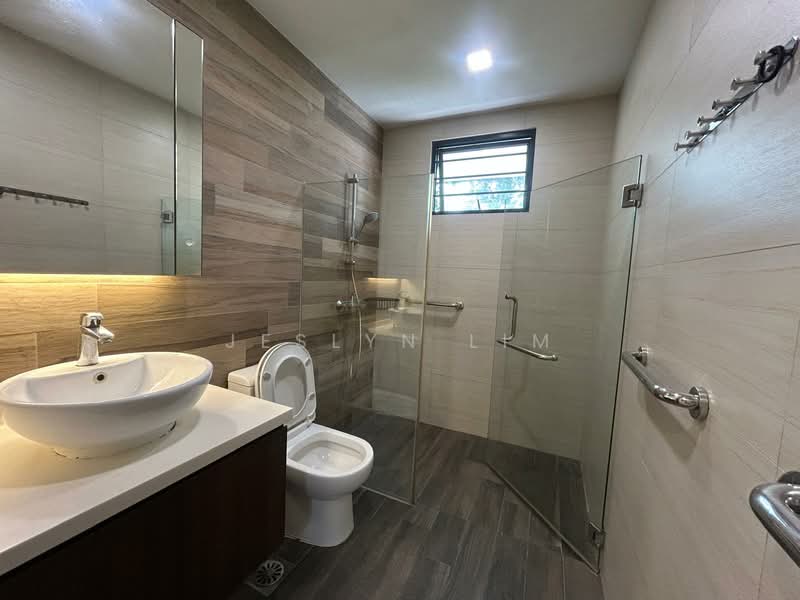 112B Sixth Avenue Garlick Park, Sixth Avenue, 6 Bedrooms, 4,000 sqft, Terraced House For Rent, by Jeslyn Lim, 60214385 - Bathroom - PropertyGuru.com.sg