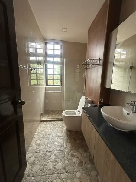 112B Sixth Avenue Garlick Park, Sixth Avenue, 6 Bedrooms, 4,000 sqft, Terraced House For Rent, by Jeslyn Lim, 60214385 - Bathroom - PropertyGuru.com.sg