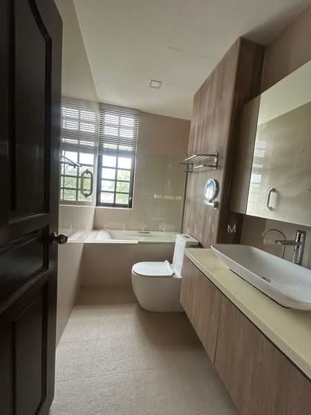 112B Sixth Avenue Garlick Park, Sixth Avenue, 6 Bedrooms, 4,000 sqft, Terraced House For Rent, by Jeslyn Lim, 60214385 - Bathroom - PropertyGuru.com.sg