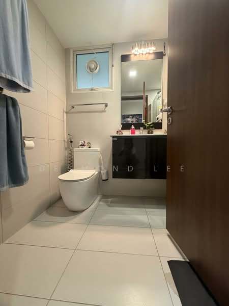 1 Canberra, 7 Canberra Drive, 3 Bedrooms, 1,324 sqft, Executive Condominium For Sale, by Desmond Lee, 60214469 - Common bathroom  - PropertyGuru.com.sg
