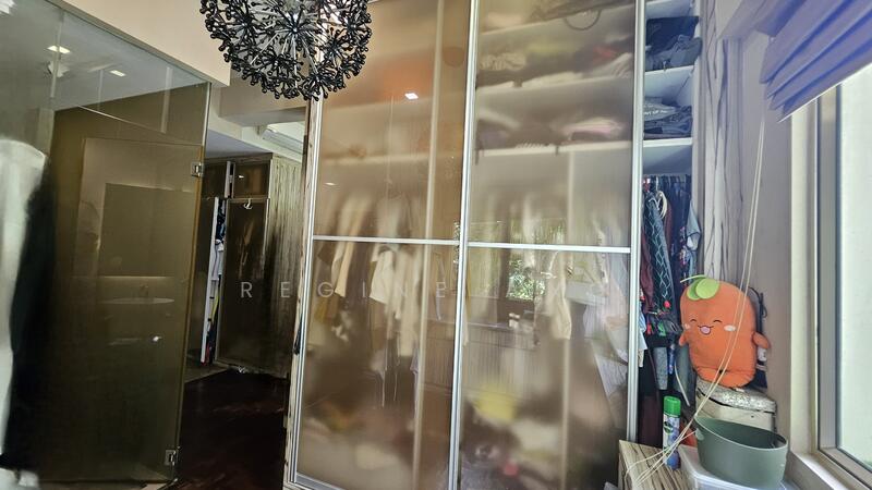 Master Bedroom Walk-in Wardrobe