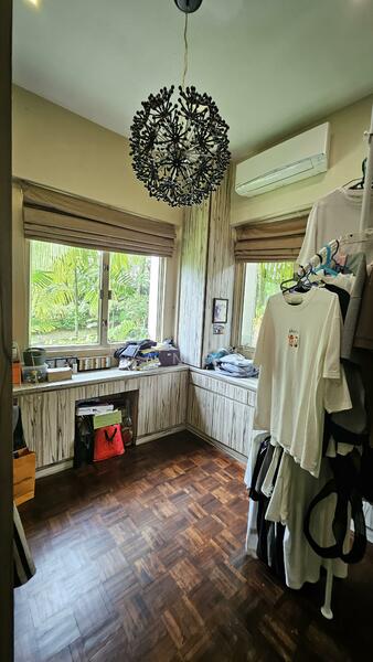 Master Bedroom Walk-in Wardrobe