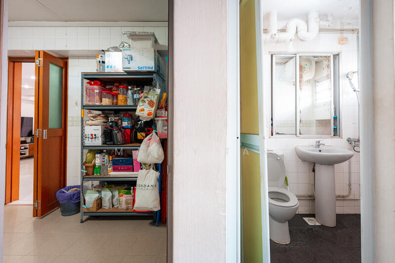 Service Yard & Common Bath