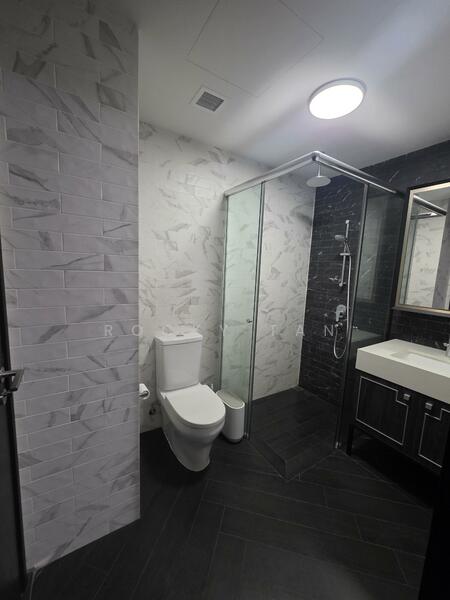 Mayfair Gardens Condominium For Sale at S$ 1,160,000 | PropertyGuru Singapore - Bathroom