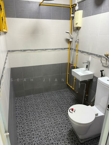 10 Saint George's Road, 10 Saint George's Road, Balestier / Toa Payoh, 3 Bedrooms, 968 sqft, HDB Flat For Sale, by Seah Jian Ling, 60215401 - Bathroom - PropertyGuru.com.sg