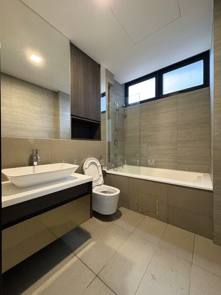 Three 11, 311 Upper Thomson Road, 3 Bedrooms, 1,001 sqft, Apartment For Rent, by Jess Lim, 60215692 - Bathroom - PropertyGuru.com.sg