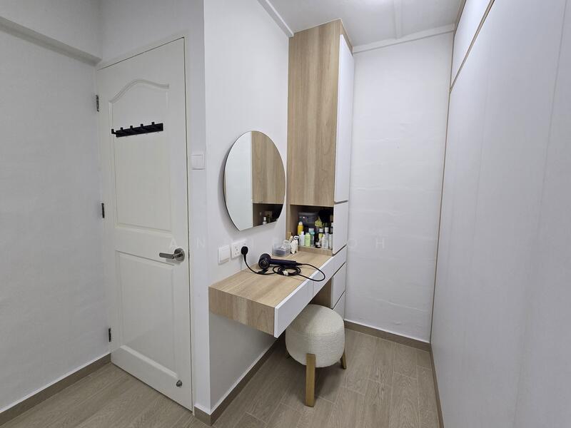 728 Clementi West Street 2 HDB Flat For Sale at S$ 450,000 | PropertyGuru Singapore - Study