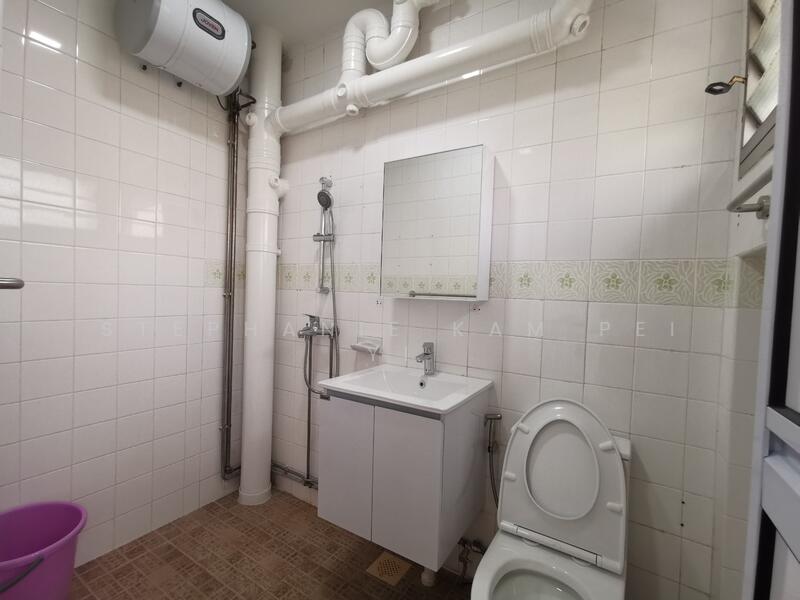 371 Woodlands Avenue 1, 371 Woodlands Avenue 1, 3 Bedrooms, 1,097 sqft, HDB Flat For Rent, by Stephanie Kam Pei Yi, 60215878 - Bathroom - PropertyGuru.com.sg