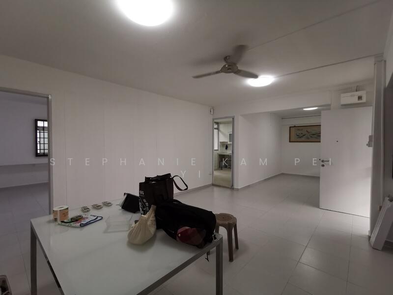 371 Woodlands Avenue 1, 371 Woodlands Avenue 1, 3 Bedrooms, 1,097 sqft, HDB Flat For Rent, by Stephanie Kam Pei Yi, 60215878 - Living Room - PropertyGuru.com.sg