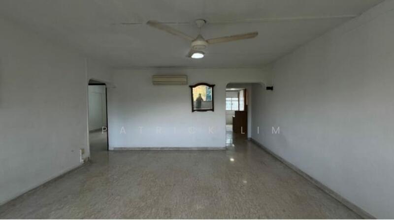 Huge & Spacious Living Room 