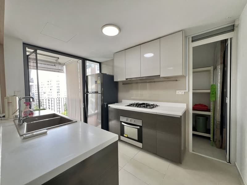 Twin Fountains, 11 Woodlands Avenue 6, 3 Bedrooms, 1,033 sqft, Executive Condominium For Sale, by Nate Lim, 60216211 - Kitchen - PropertyGuru.com.sg