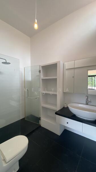 High ceiling bathroom