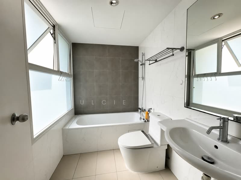 Blossoms @ Woodleigh, 10 Woodleigh Close, 3 Bedrooms, 1,206 sqft, Condominium For Sale, by Dulcie Liu, 60216997 - Bathroom - PropertyGuru.com.sg