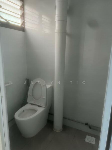 277 Bangkit Road, 277 Bangkit Road, 4 Bedrooms, 1,313 sqft, HDB Flat For Rent, by Jaslyn Tio, 60217222 - Bathroom - PropertyGuru.com.sg