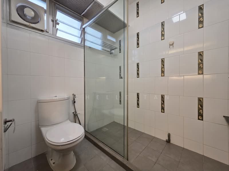 416 Clementi Avenue 1, 416 Clementi Avenue 1, 3 Bedrooms, 1,270 sqft, HDB Flat For Rent, by Michelle Tan, 60217297 - Master Bathroom - PropertyGuru.com.sg