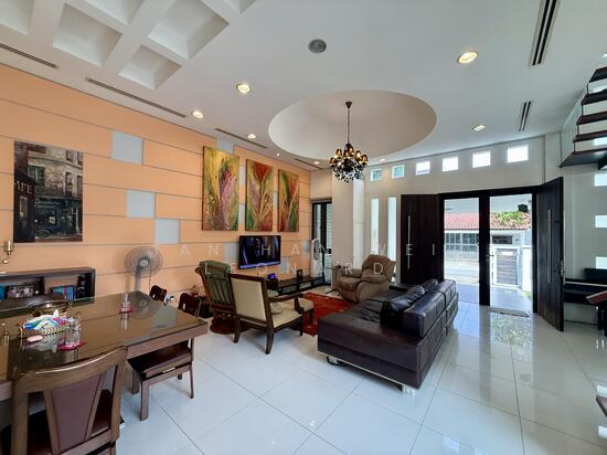 Exquisite Balinese-Inspired Corner Terrace in Opera Estate - Perfect for Multi-Generational Living!