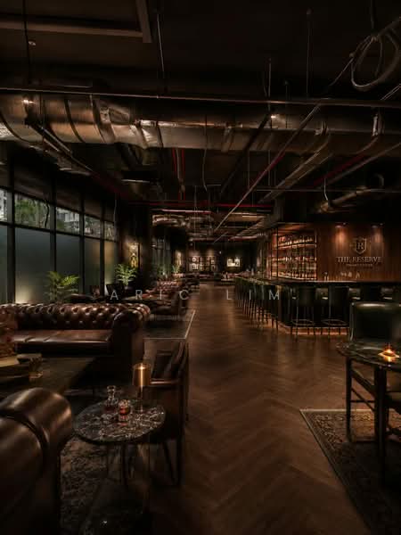 Orchard Showroom Luxury Brand Cigar Whiskey Bar, Orchard Road Somerset Road, 3,509 sqft, Mall Shop For Rent, by Aric Lim, 60217495 - Interior - CommercialGuru.com.sg