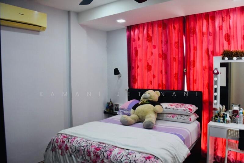 Landed with 6 bedroom 6 attached toilet for rent semi-d with parking, Jalan ismail, 6 Bedrooms, 4,000 sqft, Semi-Detached House For Rent, by Kamani Jethnani, 60217618 - Bedroom - PropertyGuru.com.sg