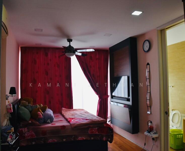 Landed with 6 bedroom 6 attached toilet for rent semi-d with parking, Jalan ismail, 6 Bedrooms, 4,000 sqft, Semi-Detached House For Rent, by Kamani Jethnani, 60217618 - Master Bedroom - PropertyGuru.com.sg