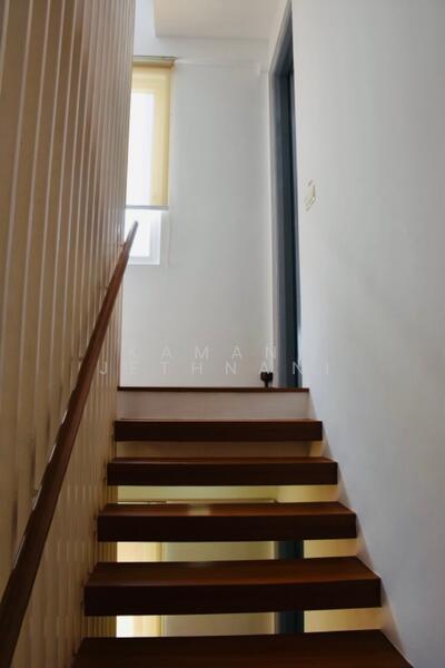 Landed with 6 bedroom 6 attached toilet for rent semi-d with parking, Jalan ismail, 6 Bedrooms, 4,000 sqft, Semi-Detached House For Rent, by Kamani Jethnani, 60217618 - Stairs - PropertyGuru.com.sg