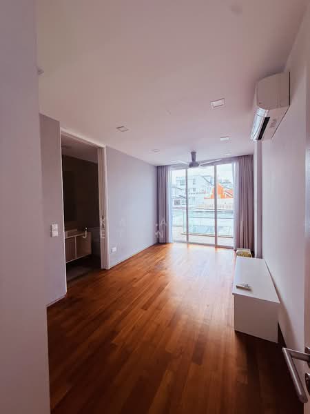 Landed with 6 bedroom 6 attached toilet for rent semi-d with parking, Jalan ismail, 6 Bedrooms, 4,000 sqft, Semi-Detached House For Rent, by Kamani Jethnani, 60217618 - Living Room - PropertyGuru.com.sg