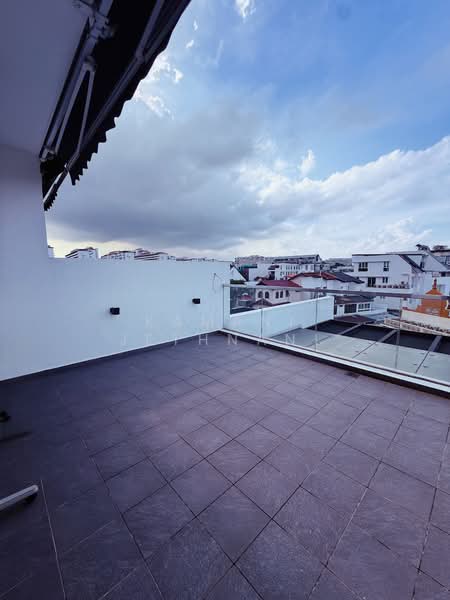 Landed with 6 bedroom 6 attached toilet for rent semi-d with parking, Jalan ismail, 6 Bedrooms, 4,000 sqft, Semi-Detached House For Rent, by Kamani Jethnani, 60217618 - Balcony - PropertyGuru.com.sg