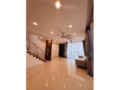 For Rent - Landed with 6 bedroom 6 attached toilet for rent semi-d with parking