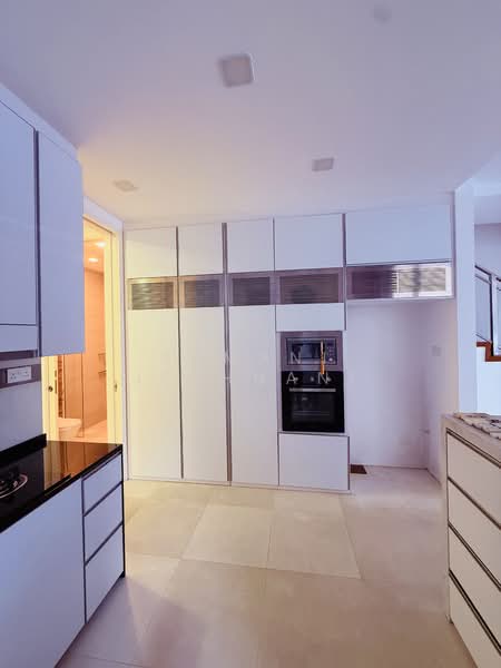 Landed with 6 bedroom 6 attached toilet for rent semi-d with parking, Jalan ismail, 6 Bedrooms, 4,000 sqft, Semi-Detached House For Rent, by Kamani Jethnani, 60217618 - Kitchen - PropertyGuru.com.sg