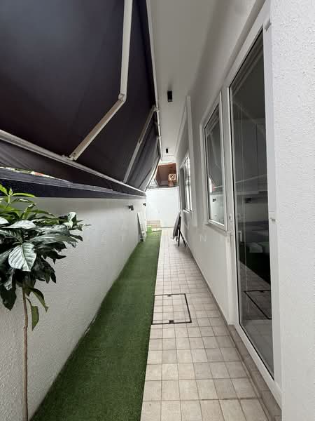 Landed with 6 bedroom 6 attached toilet for rent semi-d with parking, Jalan ismail, 6 Bedrooms, 4,000 sqft, Semi-Detached House For Rent, by Kamani Jethnani, 60217618 - Exterior - PropertyGuru.com.sg