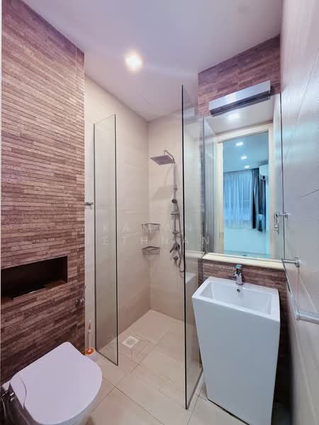 Landed with 6 bedroom 6 attached toilet for rent semi-d with parking, Jalan ismail, 6 Bedrooms, 4,000 sqft, Semi-Detached House For Rent, by Kamani Jethnani, 60217618 - Bathroom - PropertyGuru.com.sg