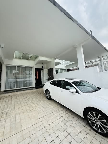 Landed with 6 bedroom 6 attached toilet for rent semi-d with parking, Jalan ismail, 6 Bedrooms, 4,000 sqft, Semi-Detached House For Rent, by Kamani Jethnani, 60217618 - Exterior - PropertyGuru.com.sg