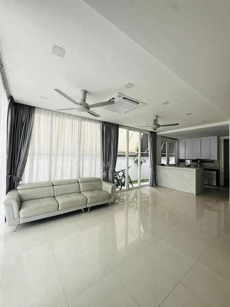 Landed with 6 bedroom 6 attached toilet for rent semi-d with parking, Jalan ismail, 6 Bedrooms, 4,000 sqft, Semi-Detached House For Rent, by Kamani Jethnani, 60217618 - Living Room - PropertyGuru.com.sg