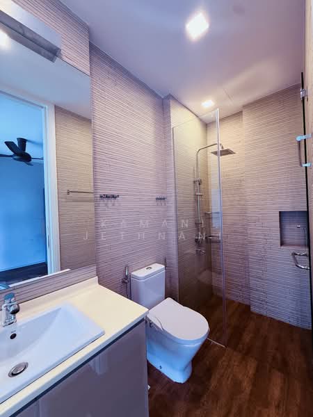 Landed with 6 bedroom 6 attached toilet for rent semi-d with parking, Jalan ismail, 6 Bedrooms, 4,000 sqft, Semi-Detached House For Rent, by Kamani Jethnani, 60217618 - Bathroom - PropertyGuru.com.sg