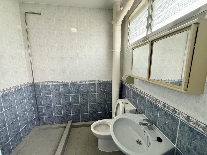 Master Bedroom attached toilet