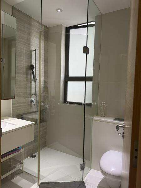 Junior Master en-suite bathroom