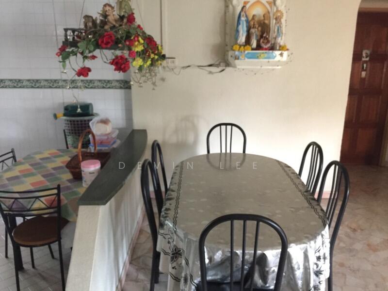 For Rent - 215 Serangoon Avenue 4