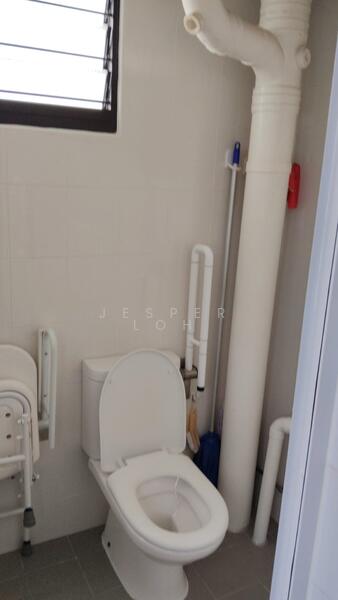 218 Serangoon Avenue 4, 218 Serangoon Avenue 4, Room Rental, 200 sqft, HDB Flat For Rent, by Jesper Loh, 60217810 - Bathroom - PropertyGuru.com.sg