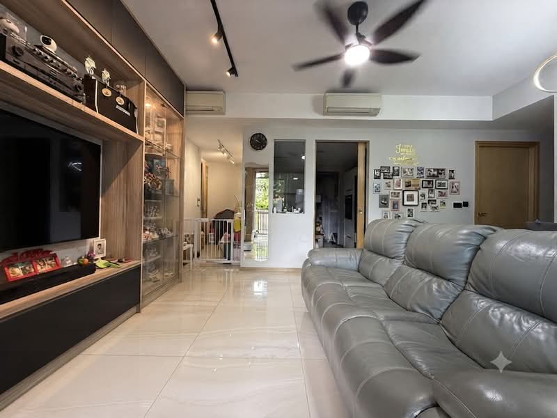 The Vales, 79 Anchorvale Crescent, 3 Bedrooms, 1,044 sqft, Condominium For Sale, by Rell Cai, 60217850 - Living room - PropertyGuru.com.sg