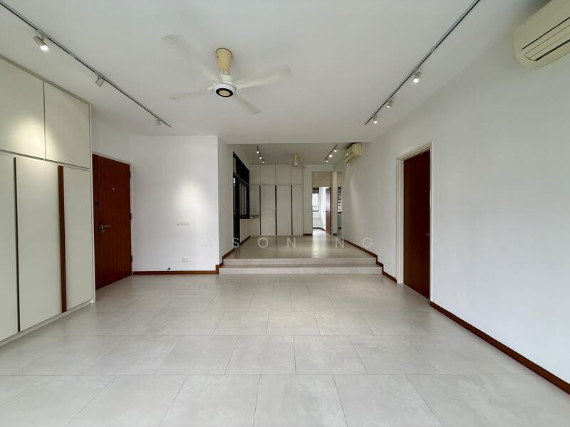 Split Living/Dinning