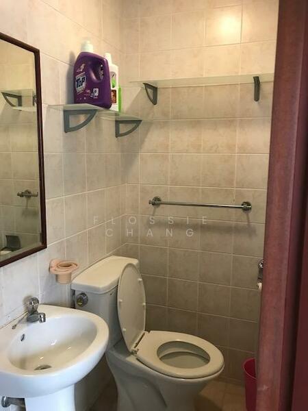 The Hillside, Upper Bukit Timah Road, 3 Bedrooms, 1,313 sqft, Condominium For Rent, by Flossie Chang, 60218393 - Bathroom - PropertyGuru.com.sg