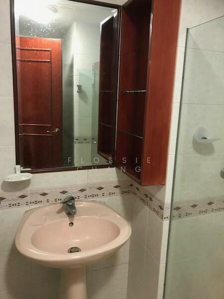 The Hillside, Upper Bukit Timah Road, 3 Bedrooms, 1,313 sqft, Condominium For Rent, by Flossie Chang, 60218393 - Bathroom - PropertyGuru.com.sg