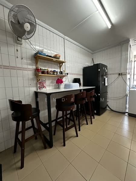 155 Simei Road, 155 Simei Road, 3 Bedrooms, 1,119 sqft, HDB Flat For Sale, by Brenda Lim, 60218406 - Kitchen - PropertyGuru.com.sg