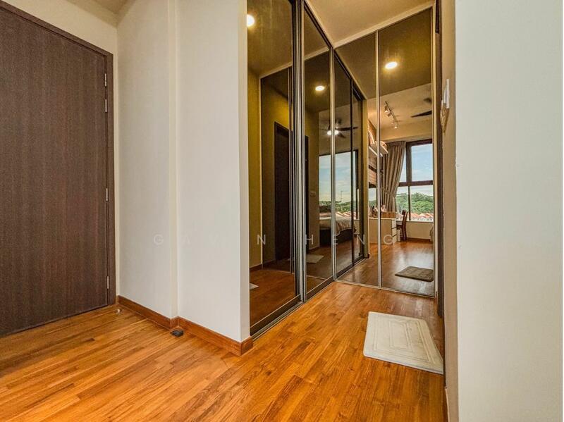 Master Bedroom Mini Walk In Closet
