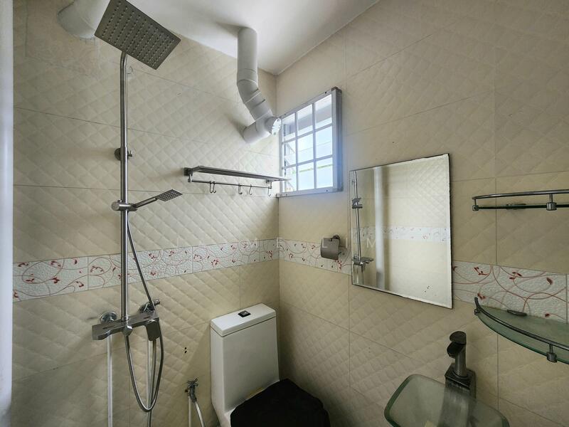 10 Pine Close HDB Flat For Sale at S$ 640,000 | PropertyGuru Singapore