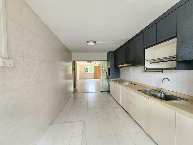 10 Pine Close HDB Flat For Sale at S$ 640,000 | PropertyGuru Singapore