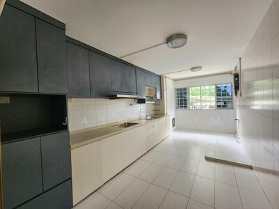 For Sale - 10 Pine Close